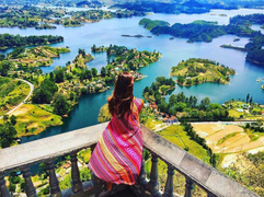 Chinh phục 649 bậc thang, ngắm trọn non nước đẹp như tranh ở đỉnh tảng đá thiêng