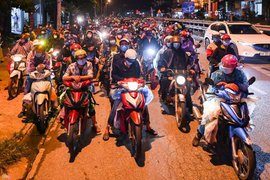 Làm thế nào để giữ chân người lao động ở lại các tỉnh phía Nam làm việc?