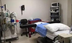 Bác sĩ lừa nữ sinh khỏe mạnh lên bàn mổ, ép phải gọi điện vay tiền mới mổ tiếp