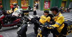 Hãng giao đồ ăn lớn nhất Trung Quốc bị phạt hơn nửa tỷ USD