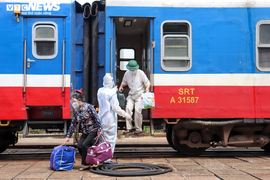 Ảnh: Quảng Bình đón 700 người dân từ TP.HCM hồi hương