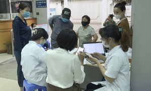 Đến khám, điều trị, bệnh nhân không phải lo lắng vì tiền thuốc, viện phí