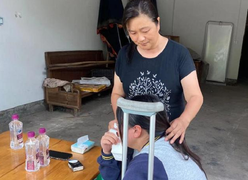 Nữ sinh tàn tật do bị phạt squat 150 lần, nhà trường bồi thường hơn 1,3 tỷ đồng