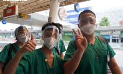 Ảnh: Xúc động ngày trở về của những 'chiến binh áo trắng' từ tâm dịch TP.HCM
