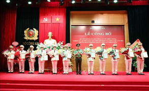 Ra mắt Trung đoàn Không quân Công an nhân dân