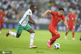 Đánh bại Trung Quốc, Ả Rập Xê Út chiếm ngôi đầu bảng