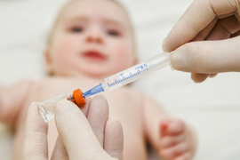 Cha mẹ cần làm gì khi trẻ chưa được tiêm vaccine COVID-19?