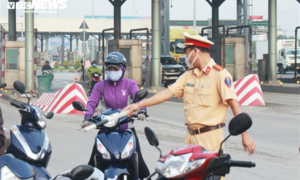 Đồng Nai chưa đồng ý cho người lao động đi xe máy di chuyển qua lại với TP.HCM