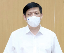 Bộ trưởng Y tế lý giải nguyên nhân nguồn cung vaccine COVID-19 khan hiếm