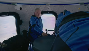 Video: Ông lão 90 tuổi hoàn thành chuyến bay vào vũ trụ