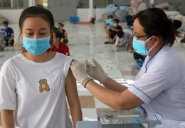 Tiêm vaccine COVID-19 cho trẻ 16-17 tuổi từ tháng 10