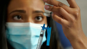 Quốc gia dẫn đầu thế giới với tỷ lệ tiêm phòng COVID-19 đạt 99%