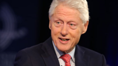 Cựu Tổng thống Bill Clinton nhập viện
