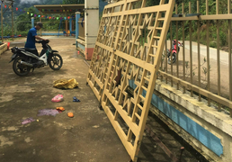 Sập cửa sắt cổng trường, hai trẻ mầm non thương vong