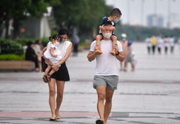 Cần cân nhắc những gì khi tiêm vaccine COVID-19 cho trẻ em?