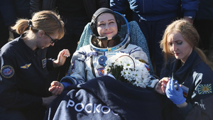 Đoàn làm phim Nga trên trạm vũ trụ trở về Trái Đất