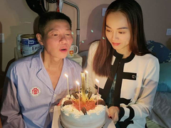 NSND Công Lý đón tuổi 48 trong bệnh viện