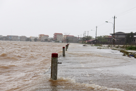Quảng Bình: Mưa lũ chia cắt giao thông, di dời hơn 65.000 dân