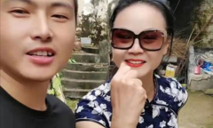 Anh chàng 30 cưới vợ 56 tuổi, cô dâu trông trẻ măng