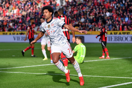 Video: 7 phút ghi 4 bàn, Bayern Munich vùi dập Bayer Leverkusen