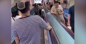 Cười lăn xem màn chào hỏi của những anh chàng hói đầu