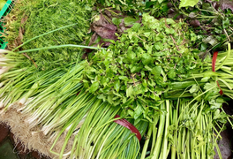 Hà Nội: Rau xanh tăng giá 'phi mã', đắt hơn thịt heo