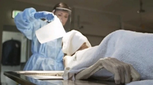 Những góc khuất ám ảnh của nghề trang điểm tử thi