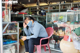 Đà Nẵng ngày đầu mở cửa du lịch: Chủ cửa hàng buồn thiu vì vắng khách