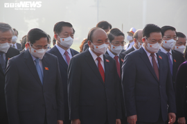 Lãnh đạo Đảng, Nhà nước và đại biểu Quốc hội vào Lăng viếng Chủ tịch Hồ Chí Minh