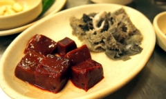 Hàn Quốc có món ‘pudding máu’ gây nghiện nhưng không phải ai cũng dám thử