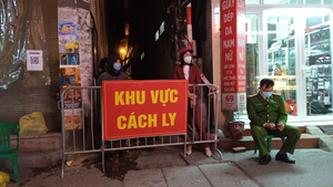 Hà Nội ghi nhận 2 F0 cộng đồng, phong tỏa tạm thời một ngõ đường Giáp Bát