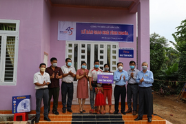 PC Đắk Lắk: Bàn giao 2 căn nhà tình nghĩa tại huyện Cư Kuin
