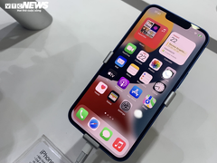 iPhone 13 khan hiếm, không đủ giao cho khách đã đặt hàng trong ngày đầu mở bán