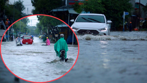 Ảnh: Mưa trắng trời, nhiều tuyến đường ở Quảng Ngãi biến thành sông