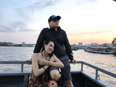 Đạo diễn 'Chuyện của Pao' sống bình lặng bên vợ kém 25 tuổi