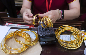 Có nên mua vàng lúc này?