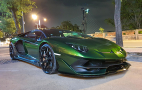 Lamborghini Aventador SVJ sở hữu màu sơn lạ tại Việt Nam