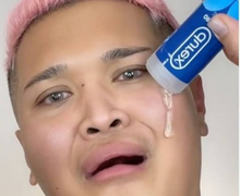 Mối nguy từ trào lưu TikTok dùng gel bôi trơn tình dục để trang điểm