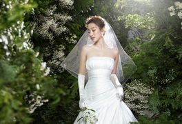 Ngắm Hoa hậu Đỗ Mỹ Linh đẹp hút hồn trong bộ váy cô dâu 
