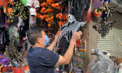 Đồ chơi Halloween ế khách