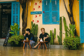 Hội An ngập thường xuyên, sao không 'hốt tiền' bằng du lịch 'mùa nước nổi'?