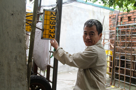 Chợ Long Biên mở cửa trở lại, phu bốc vác vẫn 'đói' việc