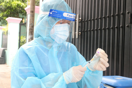 4 học sinh ở TP.HCM phải hoãn tiêm vaccine do từng mắc COVID-19 và có bệnh nền