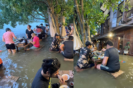 Khách chịu ướt nửa người, vô tư ăn lẩu giữa nước lũ ngập qua ghế gây kinh ngạc