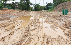 Ảnh: Đường 643 tỷ chậm tiến độ, dân than trời vì hít bụi, lội bùn suốt 2 năm