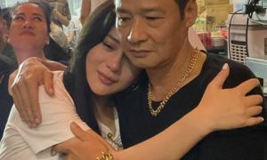 Phương Oanh ôm Võ Hoài Nam khóc ngày chia tay 'Hương vị tình thân'