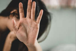 Ngược đời nạn nhân quấy rối tình dục bị uy hiếp bằng máy dò nói dối