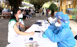 Bình Dương tiêm vaccine COVID-19 cho học sinh từ ngày 31/10