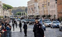 Tổng thống Biden mang đoàn xe 85 chiếc đến Italia