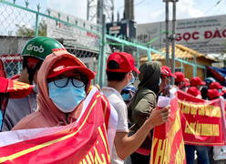 Bình Dương: Khách hàng mua dự án Roxana Plaza căng băng rôn đòi nhà